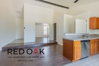 10304 Tujunga Canyon Blvd in Los Angeles, CA - Foto de edificio - Building Photo