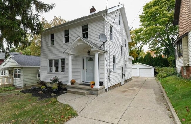 property at 1539 Hillcrest St