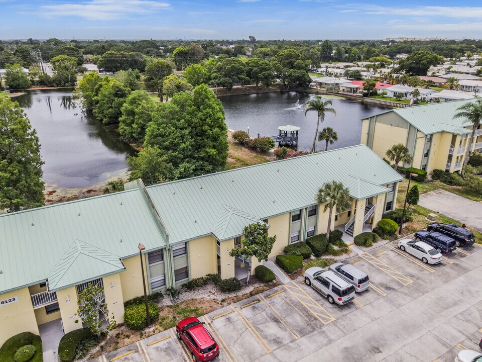 6125 113th St in Seminole, FL - Building Photo