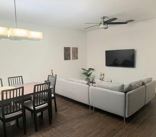 1129 NW 41st Ln in Lauderhill, FL - Building Photo - Building Photo