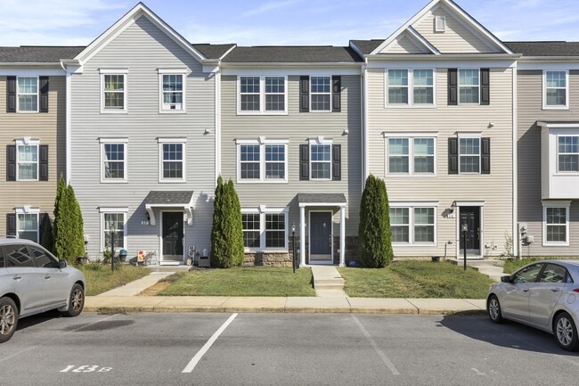 18 Chillingham Ct in Martinsburg, WV - Building Photo - Building Photo