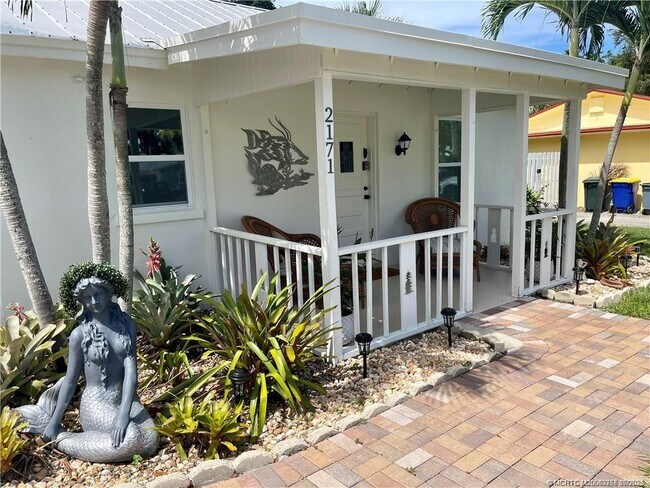 2171 NE Pelican Terrace in Jensen Beach, FL - Foto de edificio - Building Photo