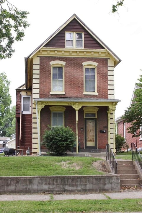 1307 Spring St in Quincy, IL - Building Photo