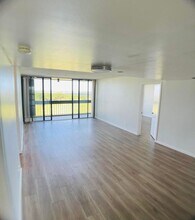 2000 Presidential Way in West Palm Beach, FL - Building Photo - Building Photo