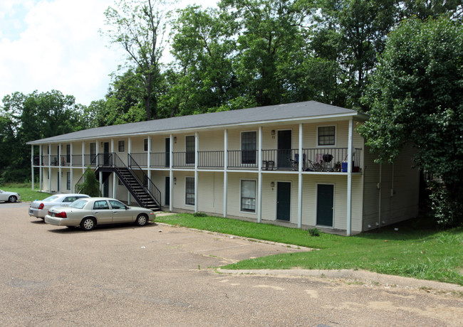 Pecan Grove Apartments in Batesville, MS - Building Photo - Building Photo