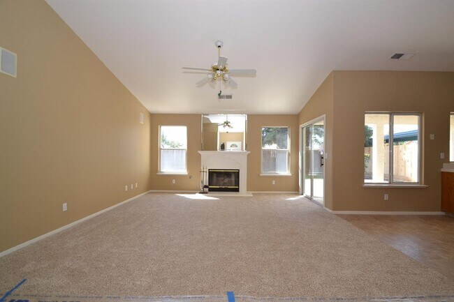 5303 W Ramona Ave in Fresno, CA - Building Photo - Building Photo