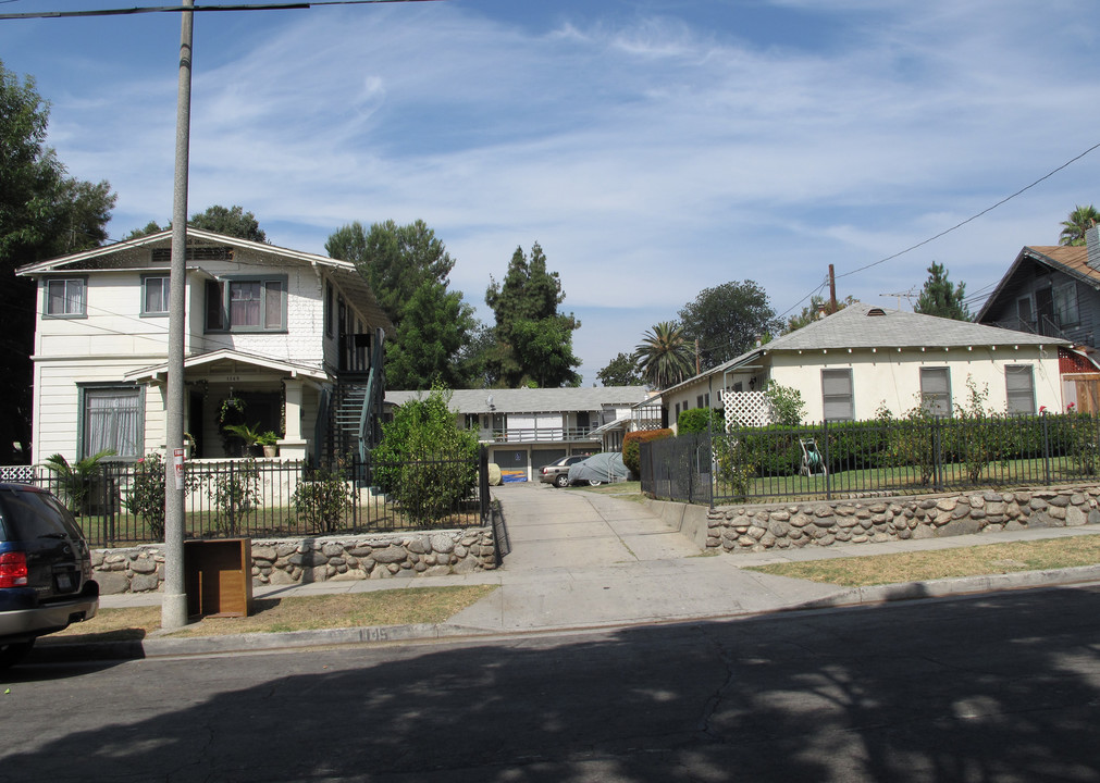 1145 N Summit Ave in Pasadena, CA - Foto de edificio