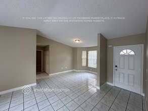 10111 NW 57th Terrace in Doral, FL - Building Photo - Building Photo
