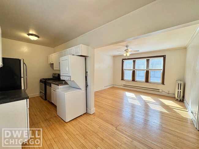 4208 N Clark St, Unit 1 in Chicago, IL - Building Photo - Building Photo