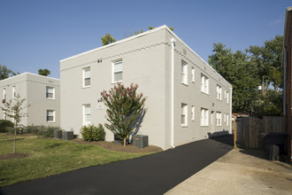 Myerton Apartments in Arlington, VA - Foto de edificio - Building Photo