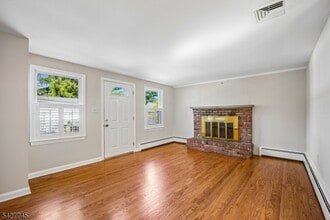 32 Center St in Bernardsville, NJ - Building Photo - Building Photo