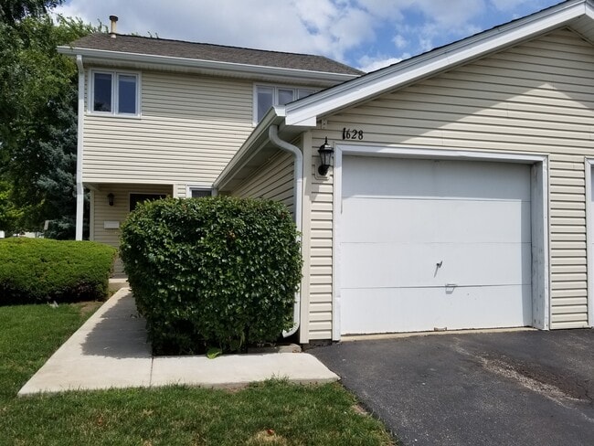 property at 1628 Prestwick Dr