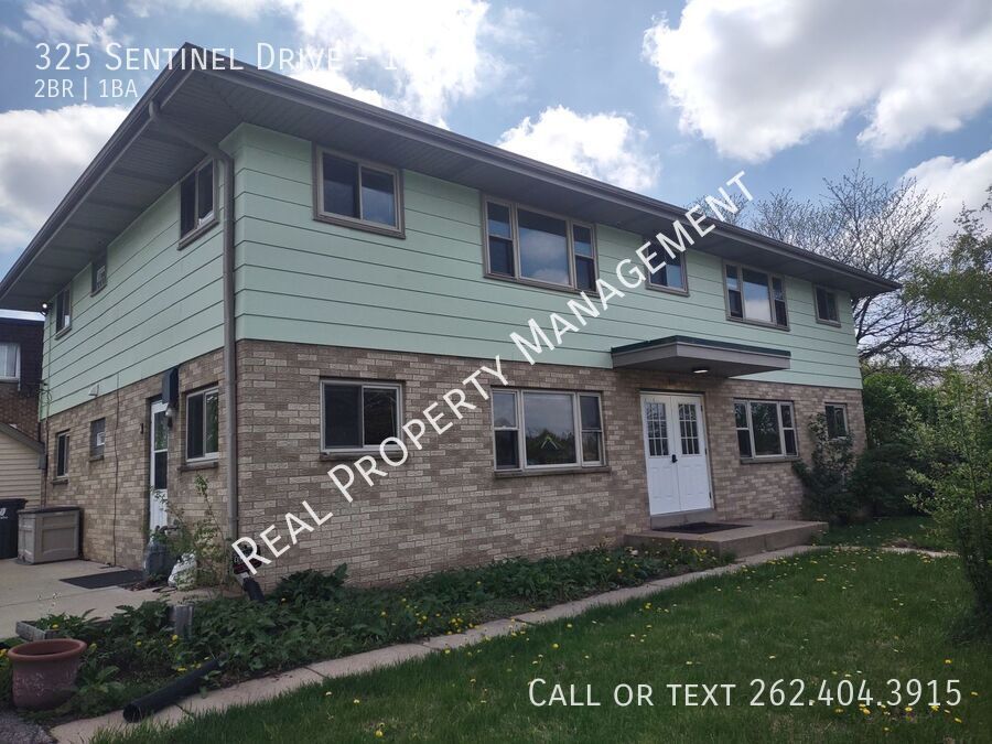 325 Sentinel Dr in Waukesha, WI - Building Photo