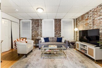 19 Harris St in Cambridge, MA - Foto de edificio - Building Photo