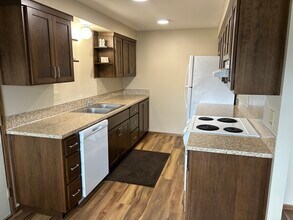 4695 Marshall Ave in Eugene, OR - Building Photo - Building Photo