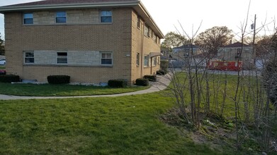 3059 W Ruskin Ct, Unit Apt 1 in Milwaukee, WI - Foto de edificio - Building Photo