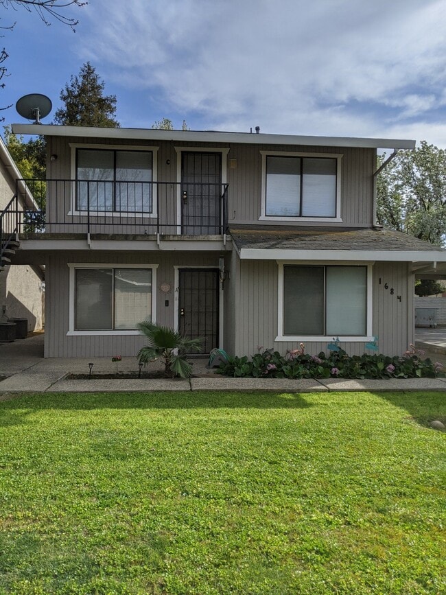 1684 Conestoga Dr in Merced, CA - Building Photo - Building Photo