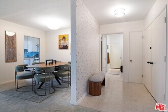 8701 Delgany Ave in Los Angeles, CA - Foto de edificio - Building Photo