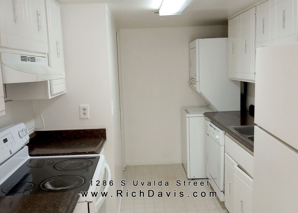 1286 S Uvalda St in Aurora, CO - Building Photo