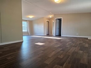 1139 E Old Hallettsville Rd in Flatonia, TX - Building Photo - Building Photo