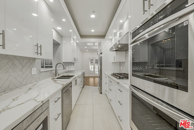 342 N Palm Dr in Beverly Hills, CA - Building Photo - Building Photo