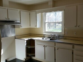802 W Meadowview Rd in Greensboro, NC - Building Photo - Building Photo