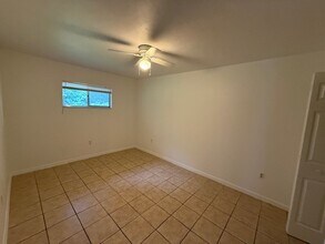 3961 SE 18th Ave, Unit D in Ocala, FL - Foto de edificio - Building Photo