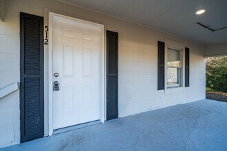 512 10th Ave in Pleasant Grove, AL - Foto de edificio - Building Photo