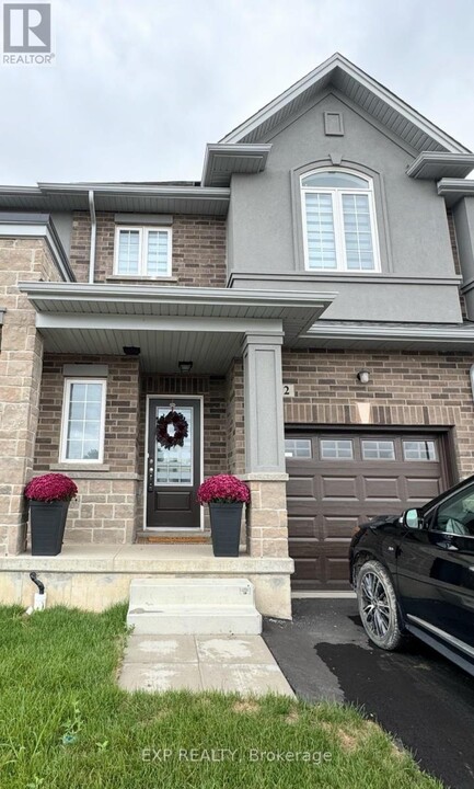 32 Linden Park Ln in Hamilton, ON - Building Photo