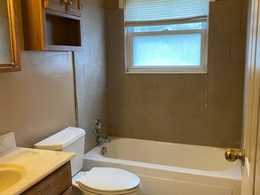 1302 E Downey Ave in Flint, MI - Building Photo - Building Photo