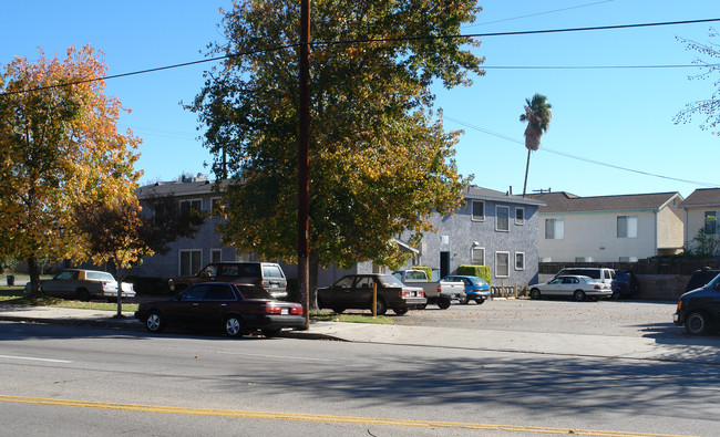 14266 Terra Bella St in Panorama City, CA - Building Photo - Building Photo