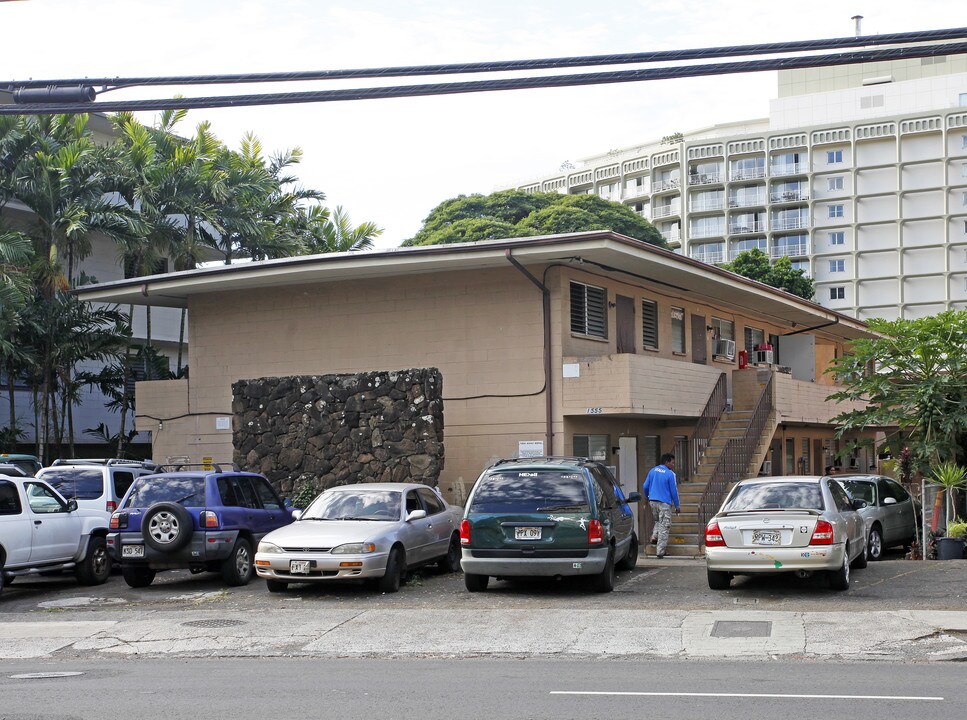 1555 Wilder Ave in Honolulu, HI - Building Photo