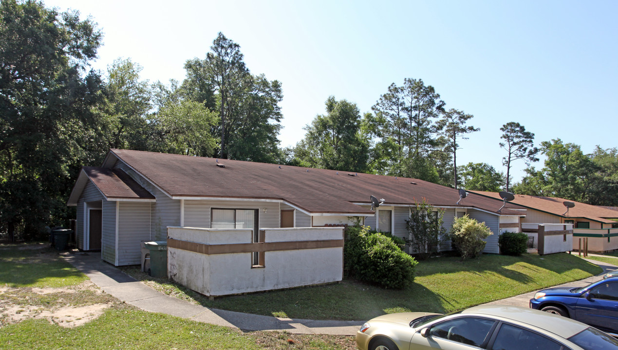 8420 Country Walk Dr in Pensacola, FL - Building Photo