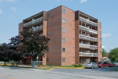 Brockville Apartments in Brockville, ON - Foto de edificio