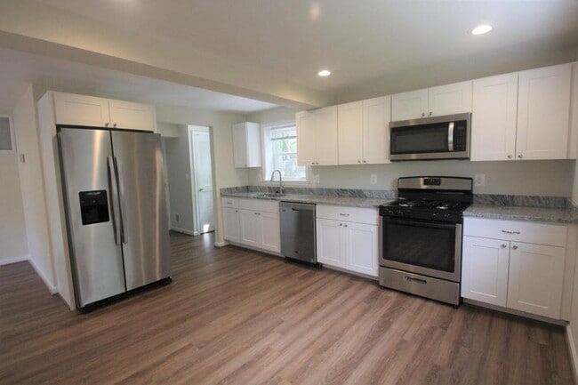 10717 Maple St in Fairfax, VA - Building Photo - Building Photo