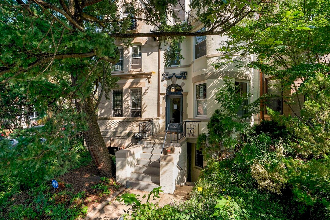 1759 Lamont St NW, Unit B in Washington, DC - Building Photo