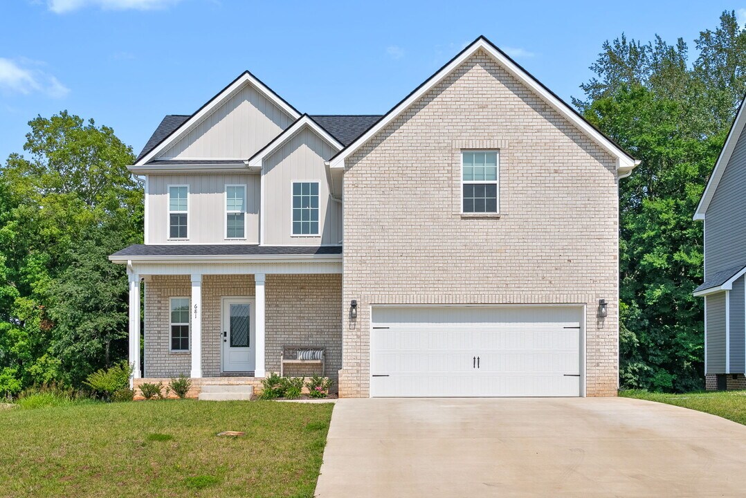 681 Eva Agnes Ave in Clarksville, TN - Building Photo