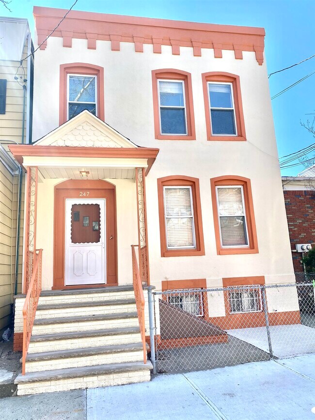 247 Clendenny Ave-Unit -1 in Jersey City, NJ - Building Photo - Building Photo
