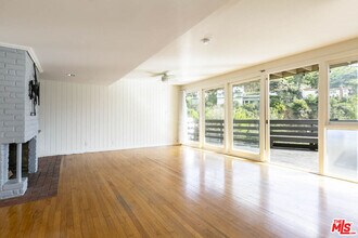 2470 Zorada Dr in Los Angeles, CA - Building Photo - Building Photo