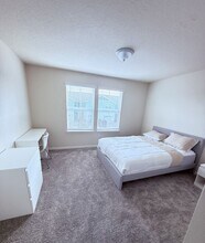 105 Violet Vine Ln in Oviedo, FL - Foto de edificio - Building Photo