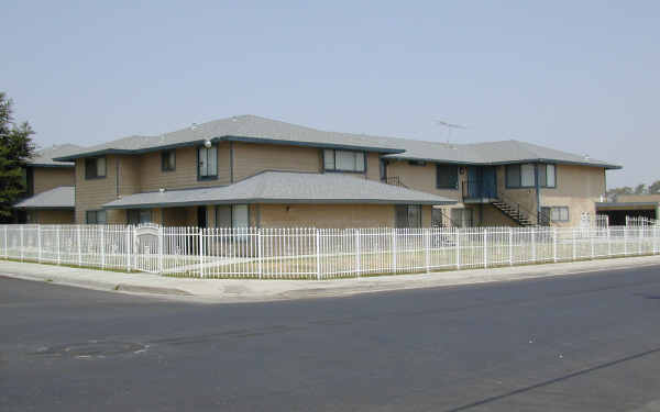 565-575 Sioux Dr in Perris, CA - Building Photo - Building Photo