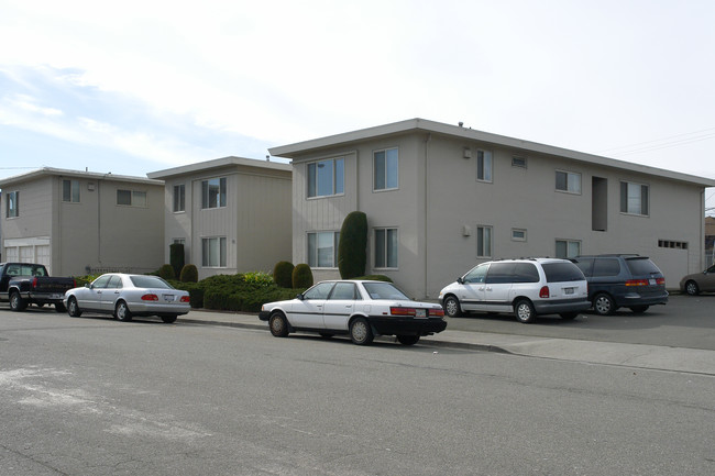 124 Southwood Dr in South San Francisco, CA - Foto de edificio - Building Photo