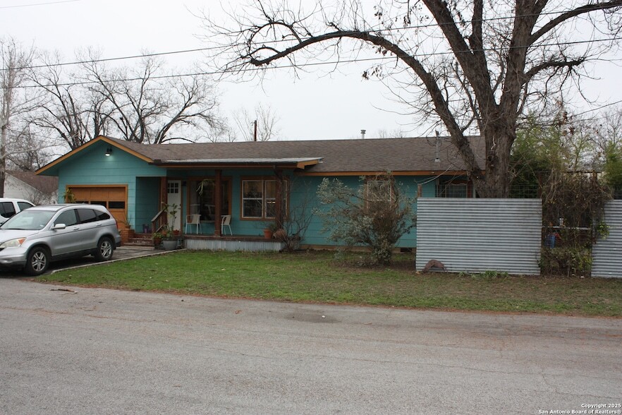 957 Sanger Ave, Unit AUCPAG in New Braunfels, TX - Building Photo