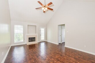 200 Village Dr in Oakland, TN - Building Photo - Building Photo