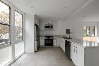 337 Rexford Dr-Unit -5 in Beverly Hills, CA - Foto de edificio - Building Photo