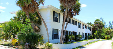 2545 Indian River Blvd in Vero Beach, FL - Building Photo - Building Photo