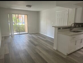 15560 SW 104th Ter, Unit 613 in Miami, FL - Building Photo - Building Photo