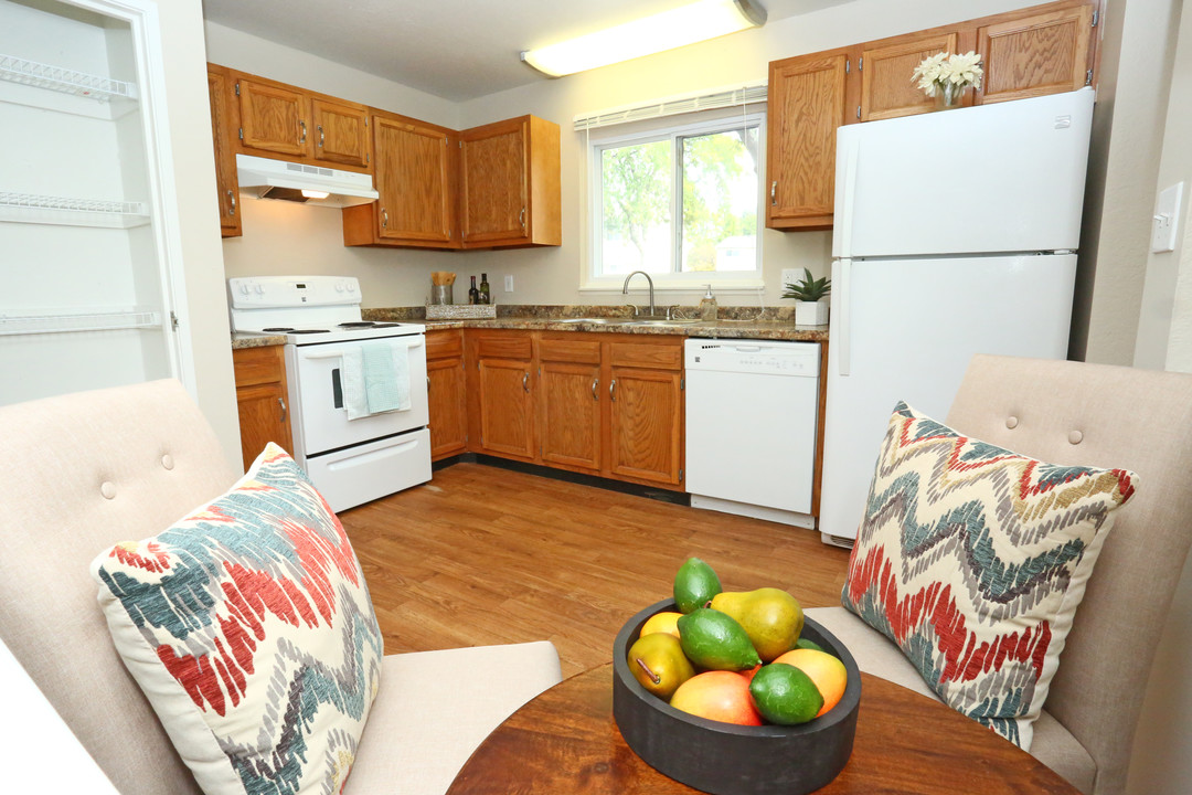 Coolidge Place Townhomes in East Lansing, MI - Building Photo