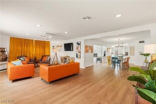 1013 Francis Ave in Las Vegas, NV - Building Photo