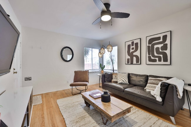 4788 W Mountain View Dr in San Diego, CA - Building Photo - Building Photo